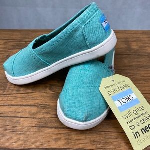 NWT light blue Toms size kids 12
